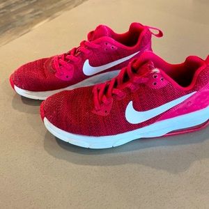 Nike pink girls sneakers